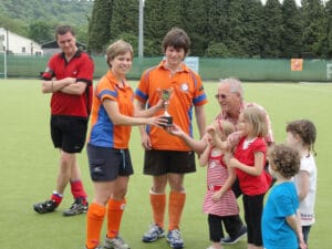 JPs-dad,-Philip-Stevens,-and-daughters-Phoebe-and-Chloe-presenting-trophy-to-winners